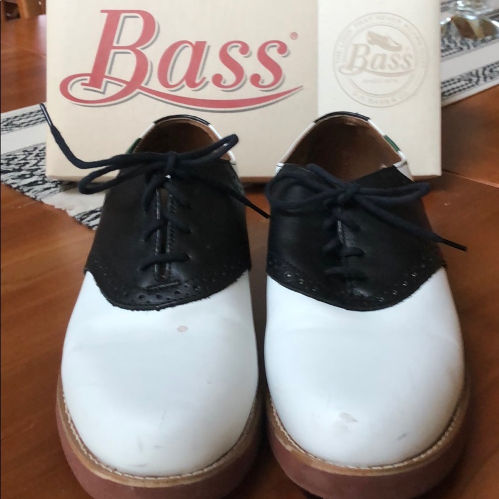 Men’s Black & White Bass saddle shoes size 10.5